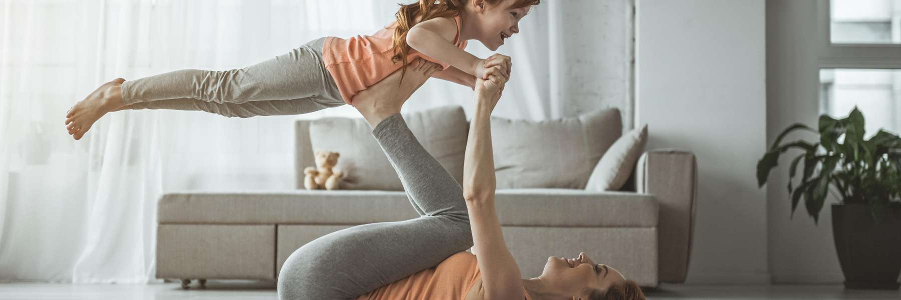 A mother playing with her daughter | dentist 92879